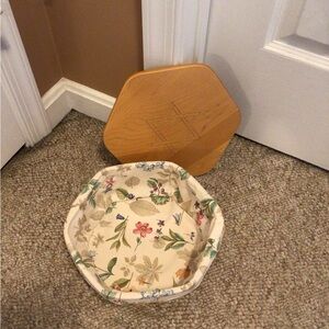 Longaberger Tan Woven Basket w/ liner & lid